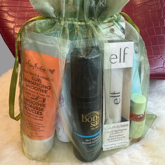 *Cosmetic Gift Set* with *Beautiful Tote Bag* - Picture 4 of 9